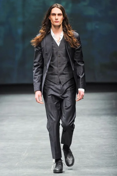 Look 13